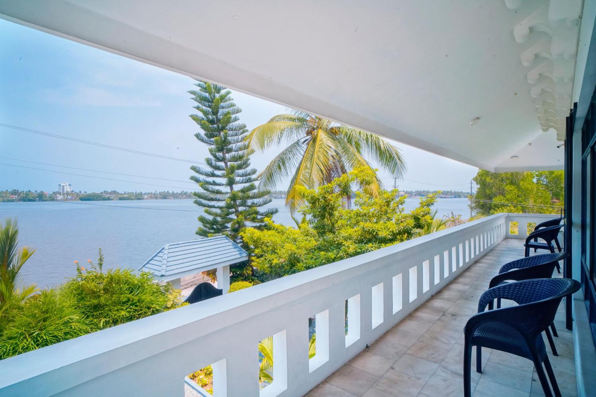 Villa The Island House Homestay *