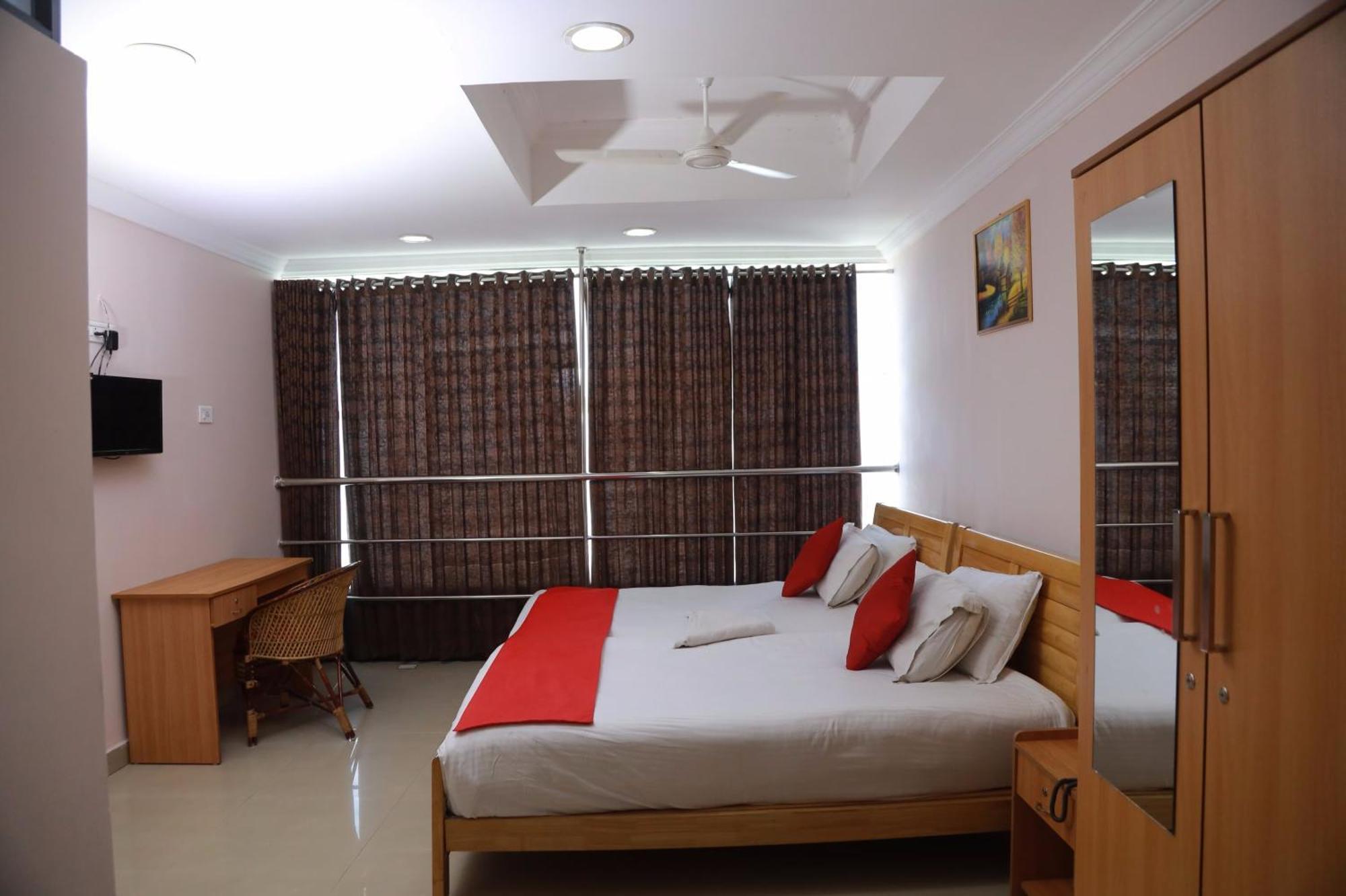 Collection O Safe Kadavanthra Hotel
