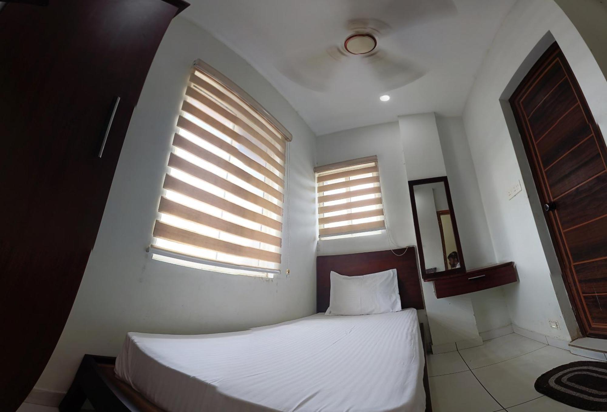 Grace Tourist Capsule hotel *
