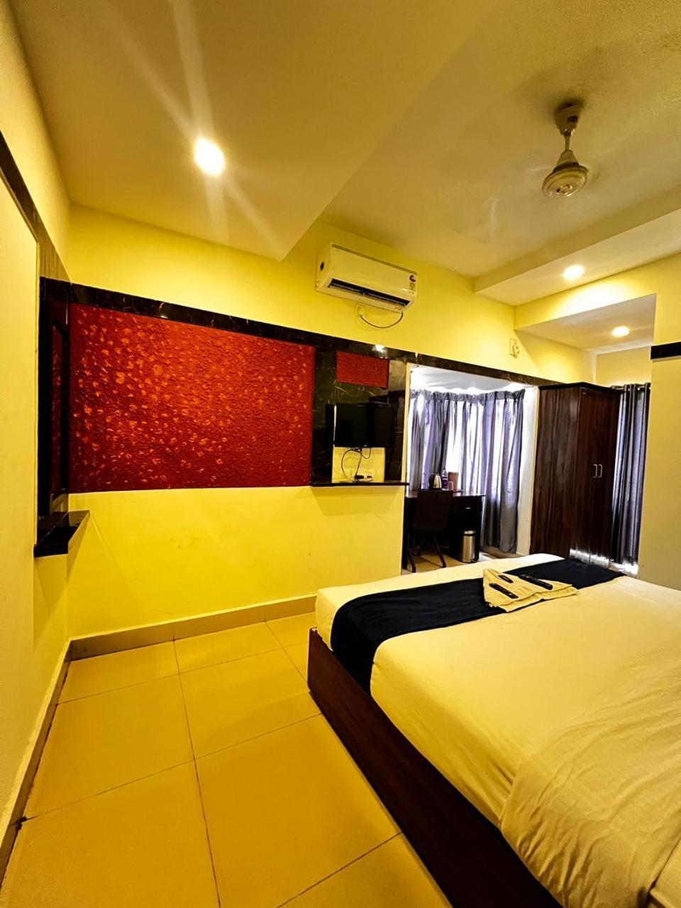 Hotel Queens Residency - *