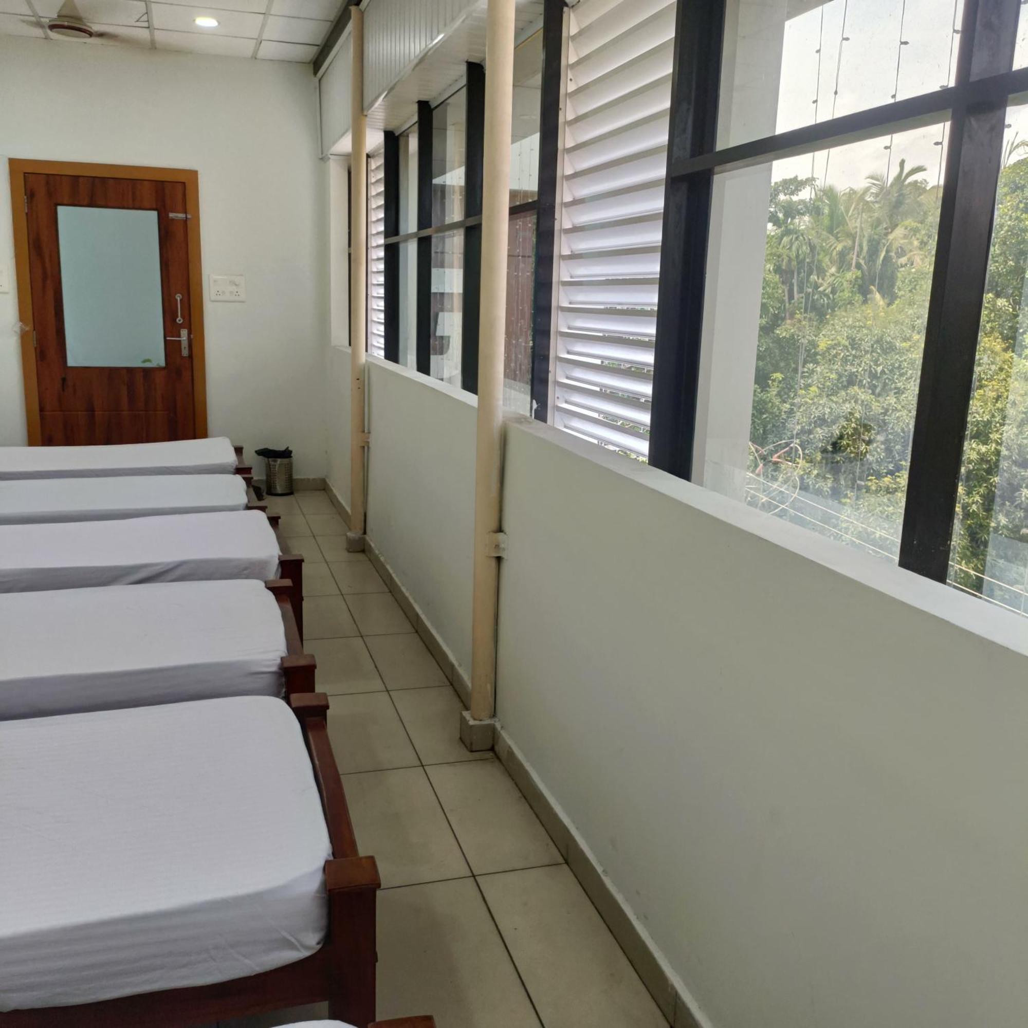 Grace Tourist Capsule hotel