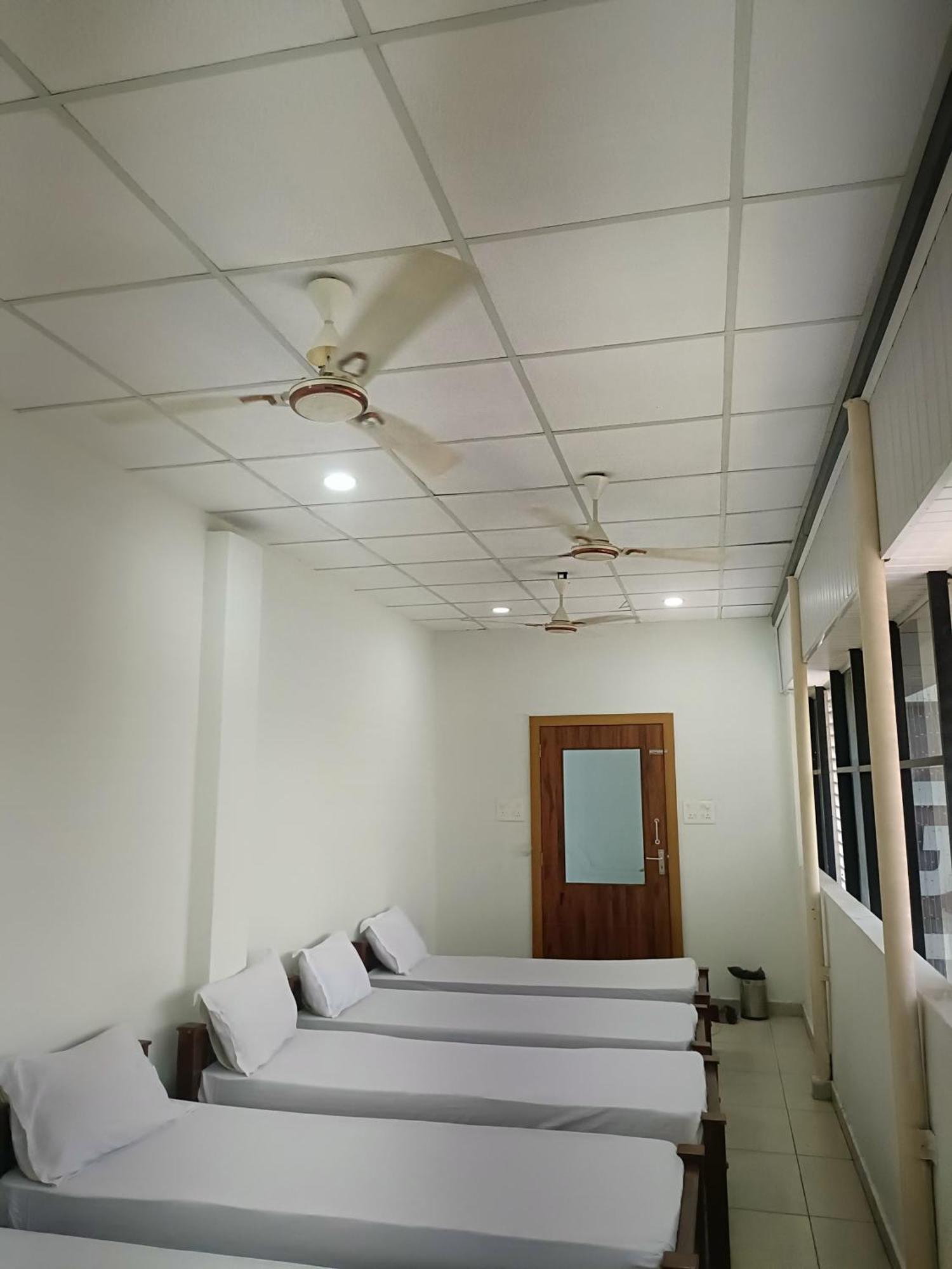 Grace Tourist Capsule hotel *