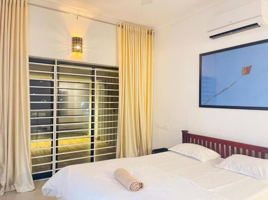 Villa Lunar House *