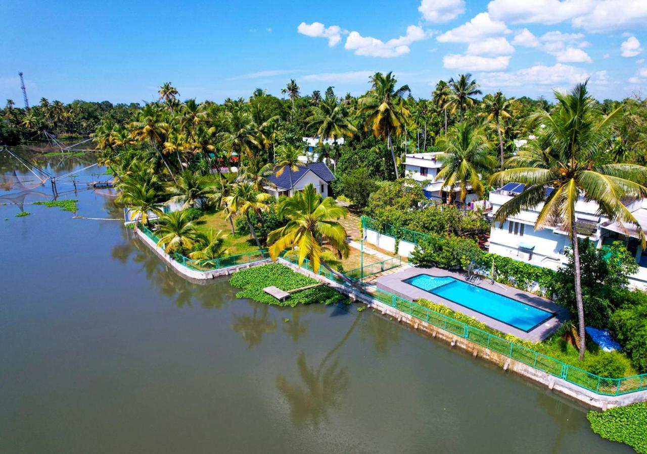 La Riva Lakeside Private Pool By Voye Homes * Kochi