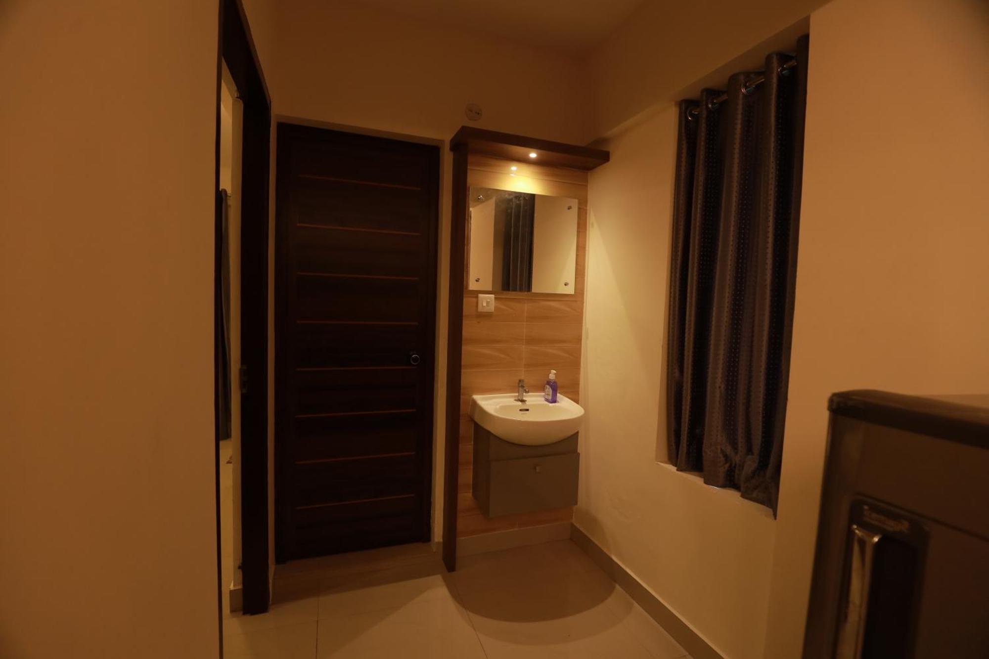 Platinum Airport Lounge Apartment *