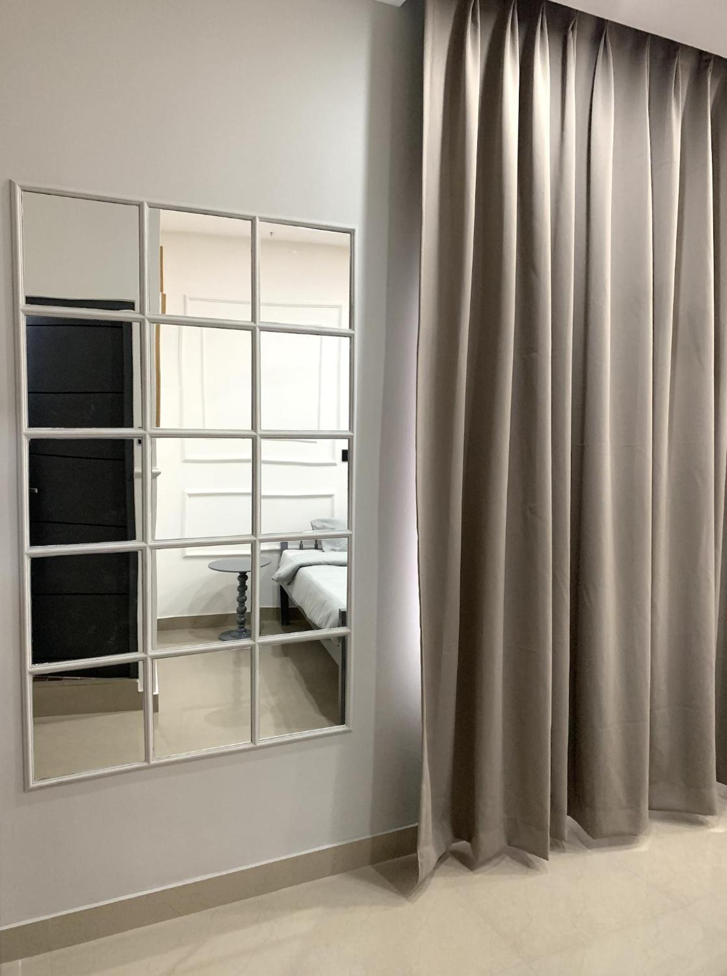 Boutique Room- Honda City-house *
