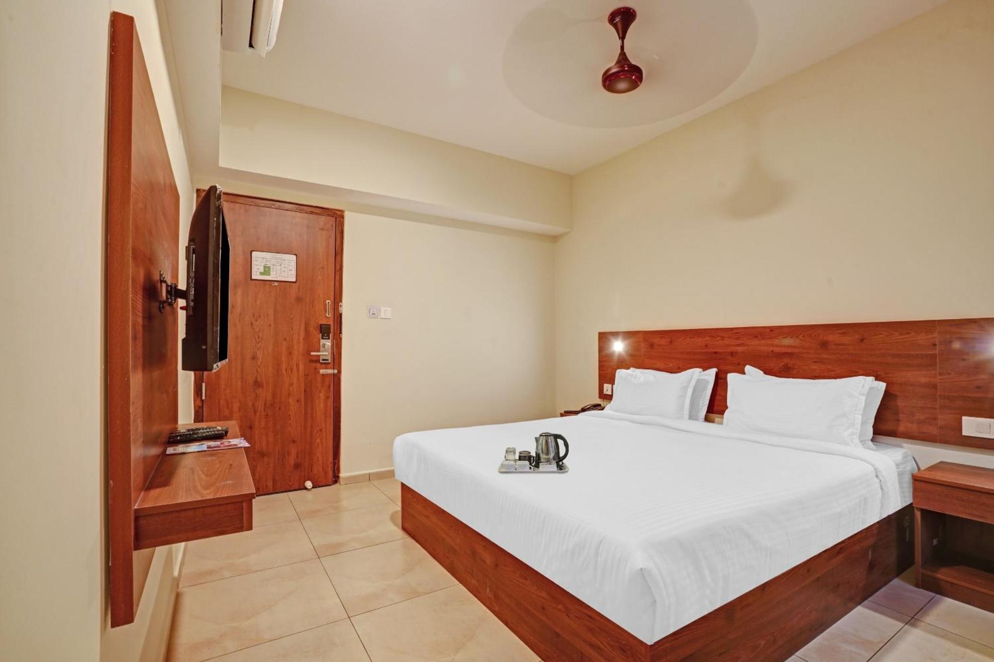 Super Townhouse Edasserys Sea Pearl Kochi