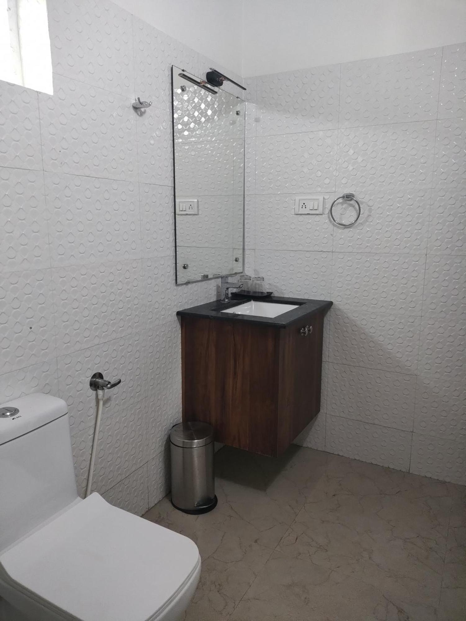 Alfred Place 2*