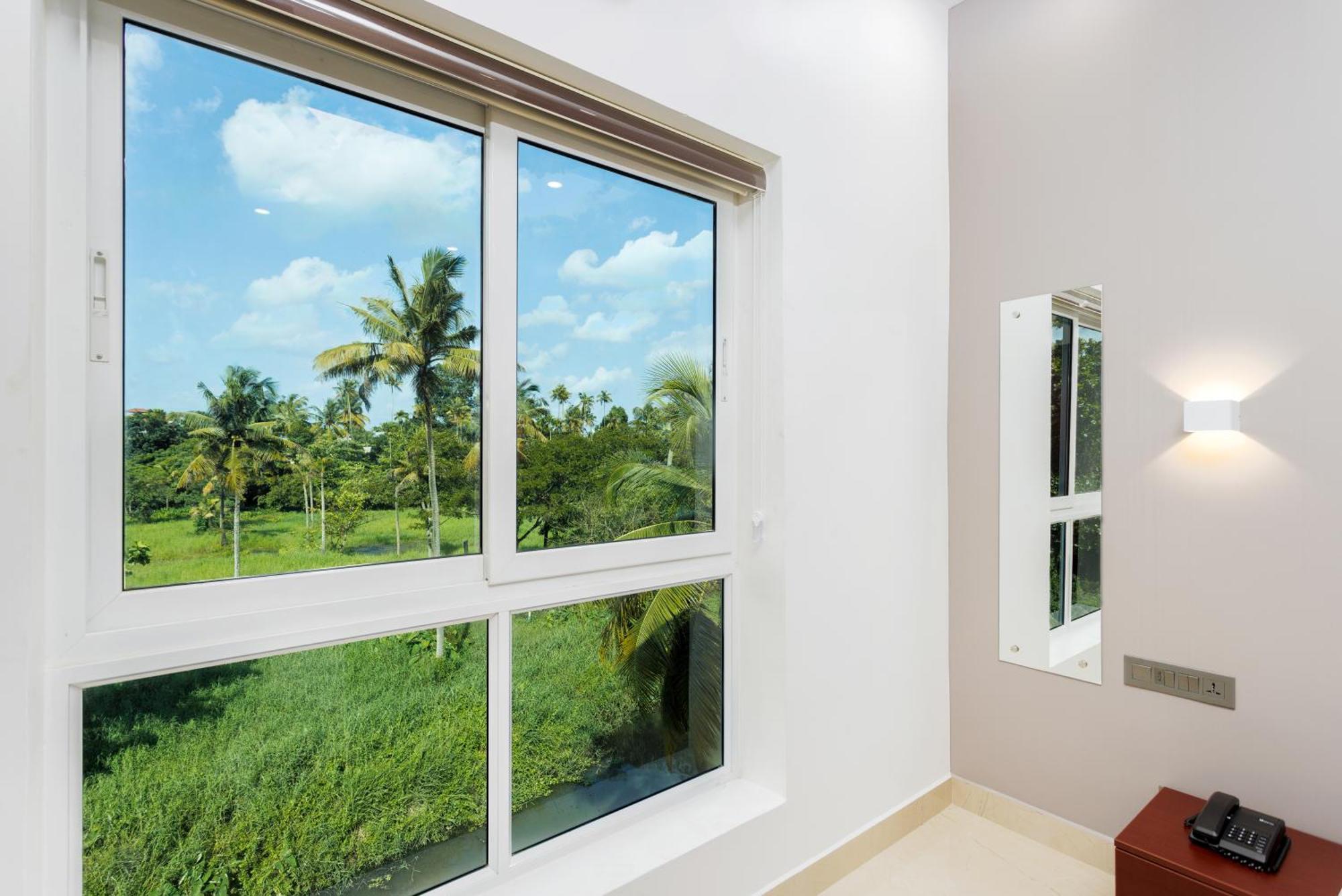 Hotel The Lotaz Kochi