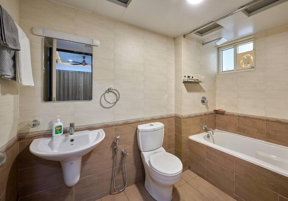 Bayview Retreat Premium At Marine Drive Apartment Kochi