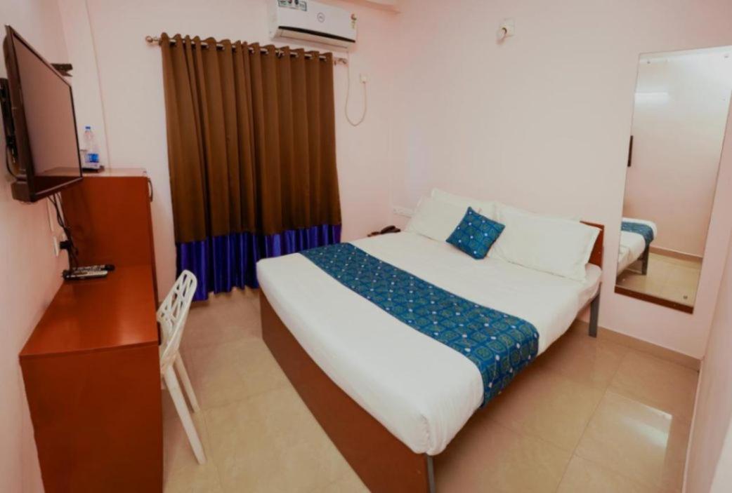 Hotel Sulthan Deluxe Gv07205 Kochi