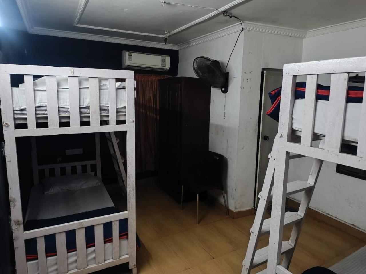 Xhostel *