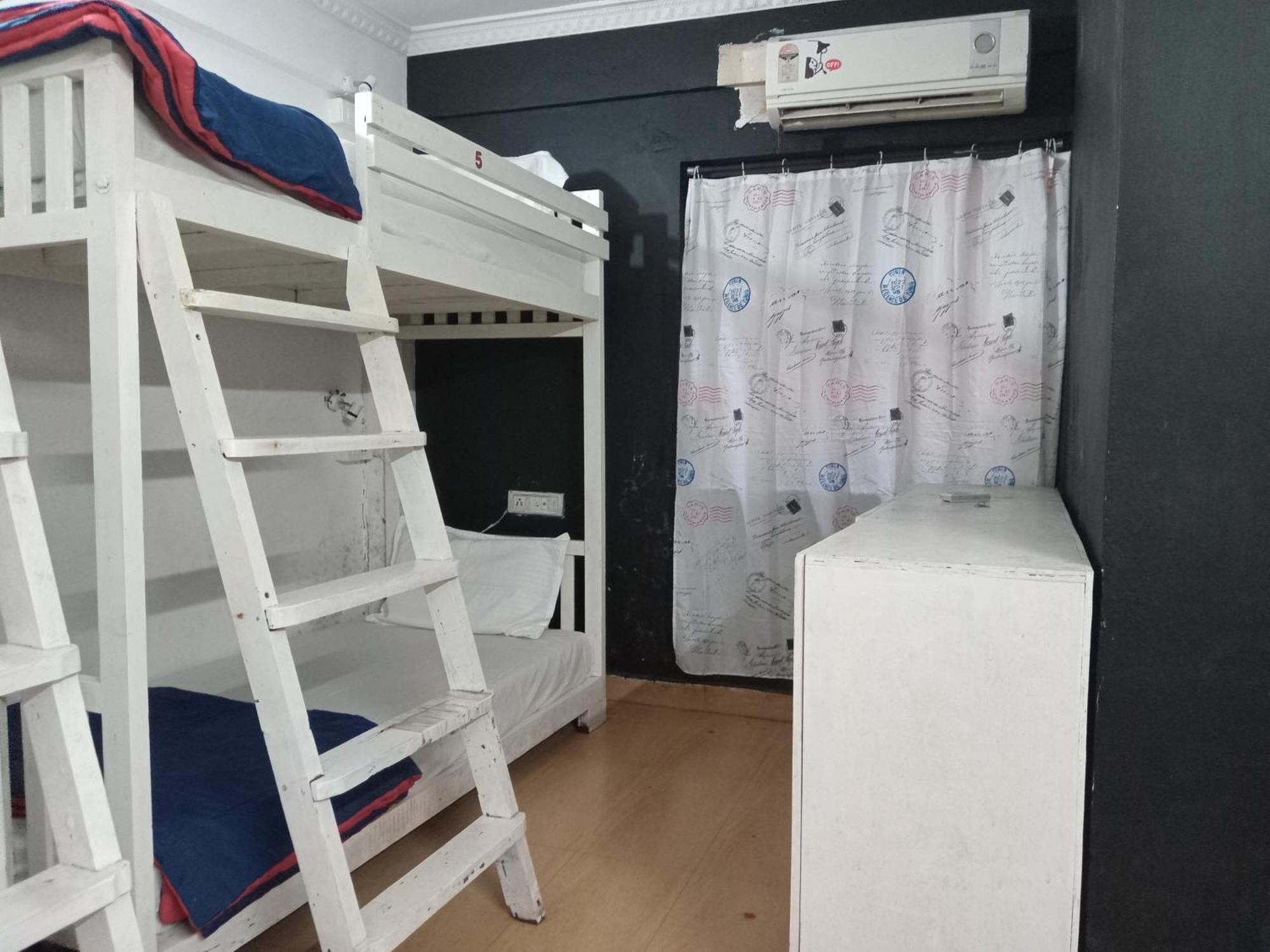 Hostel Xhostel *