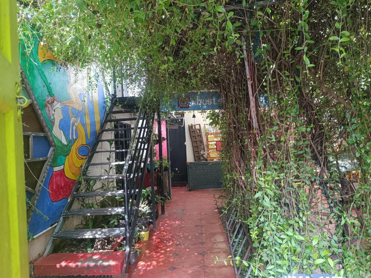Xhostel Hostel *