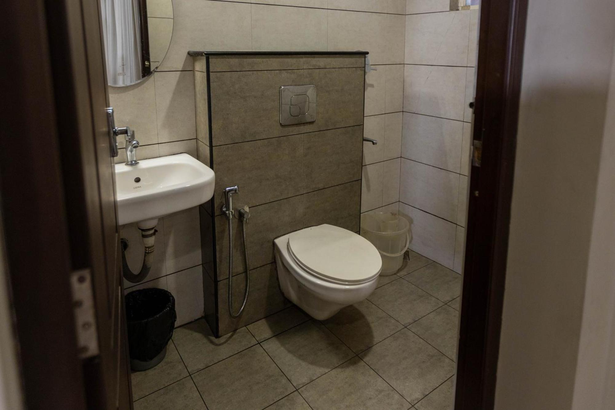 Aryaas Residency Nettoor Hotel