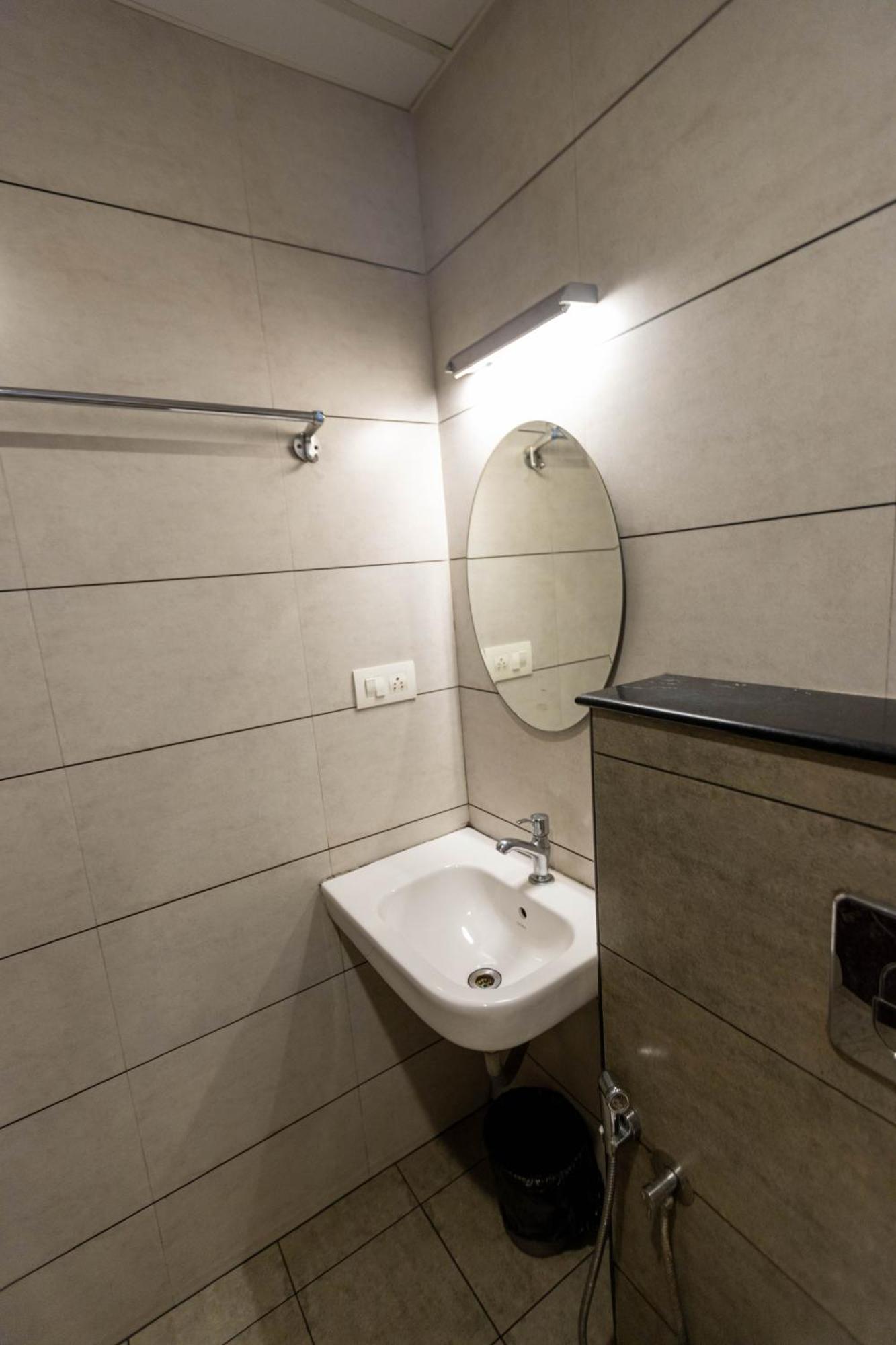 Aryaas Residency Nettoor 3*