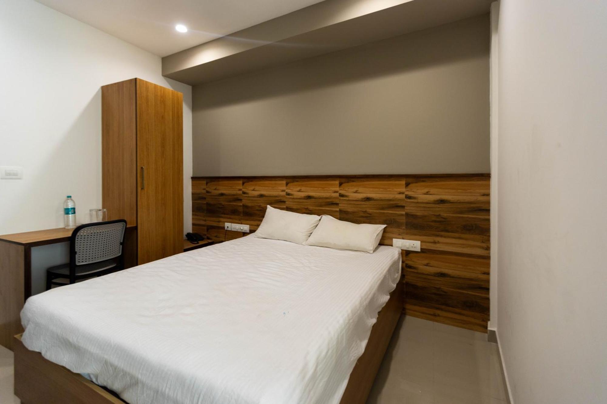 Aryaas Residency Nettoor