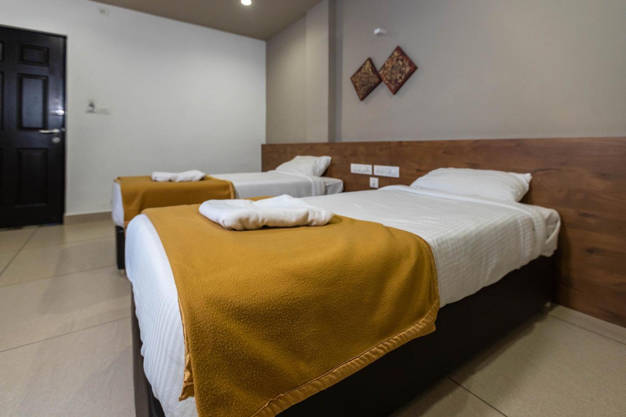 Aryaas Residency Nettoor Hotel 3*