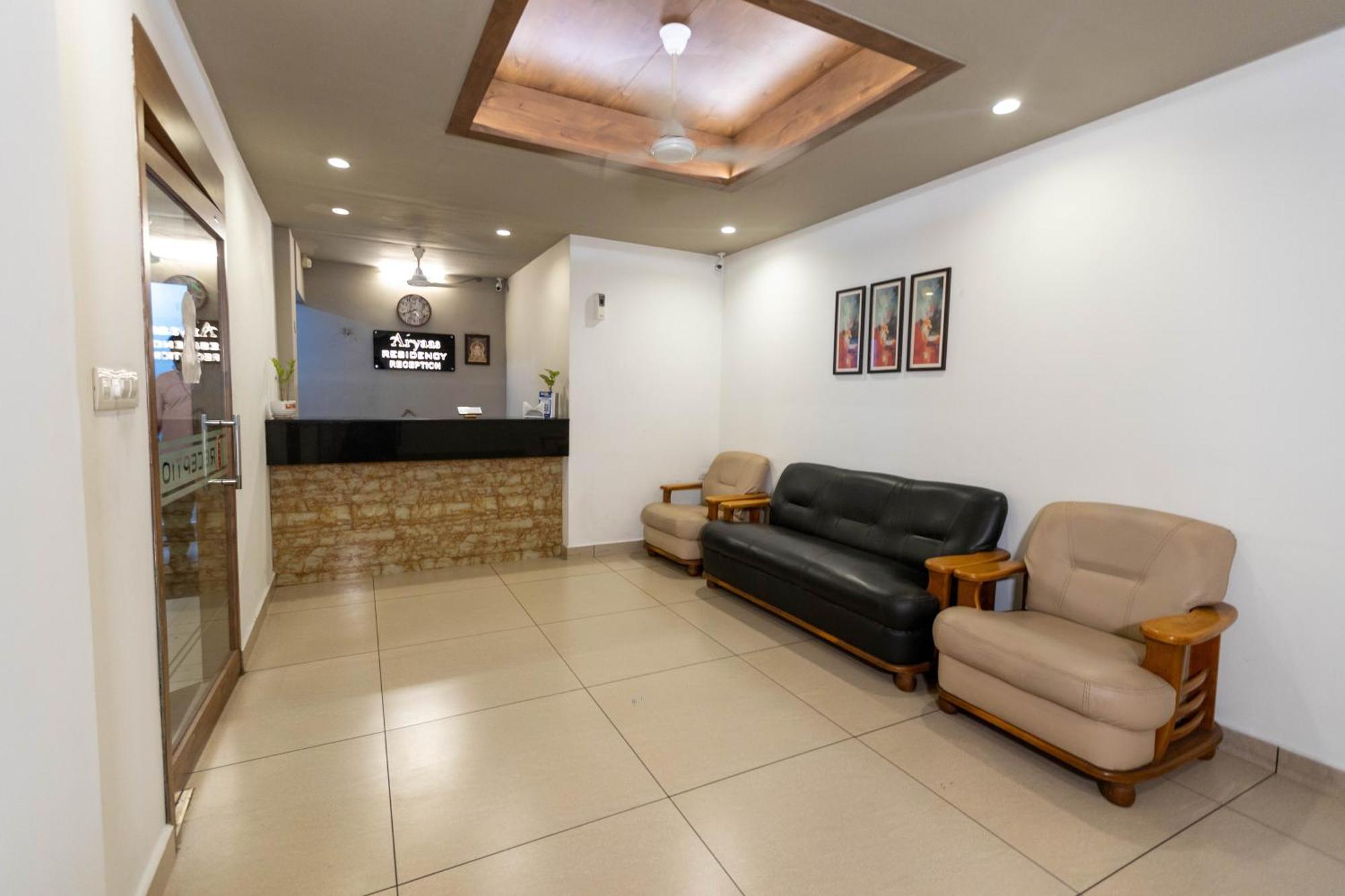 Aryaas Residency Nettoor Hotel 3*