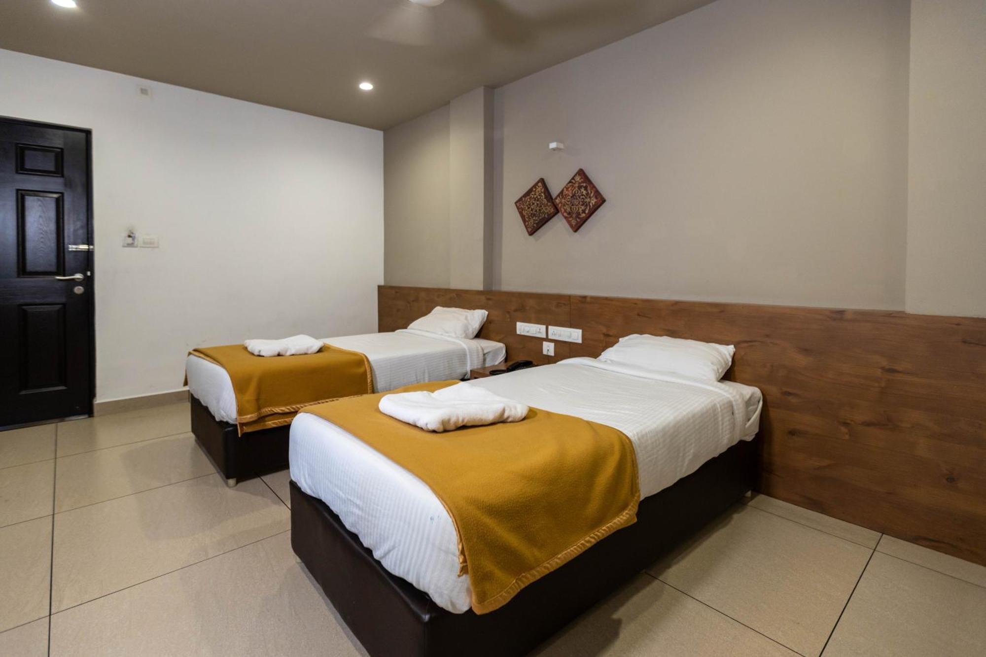 Aryaas Residency Nettoor 3*