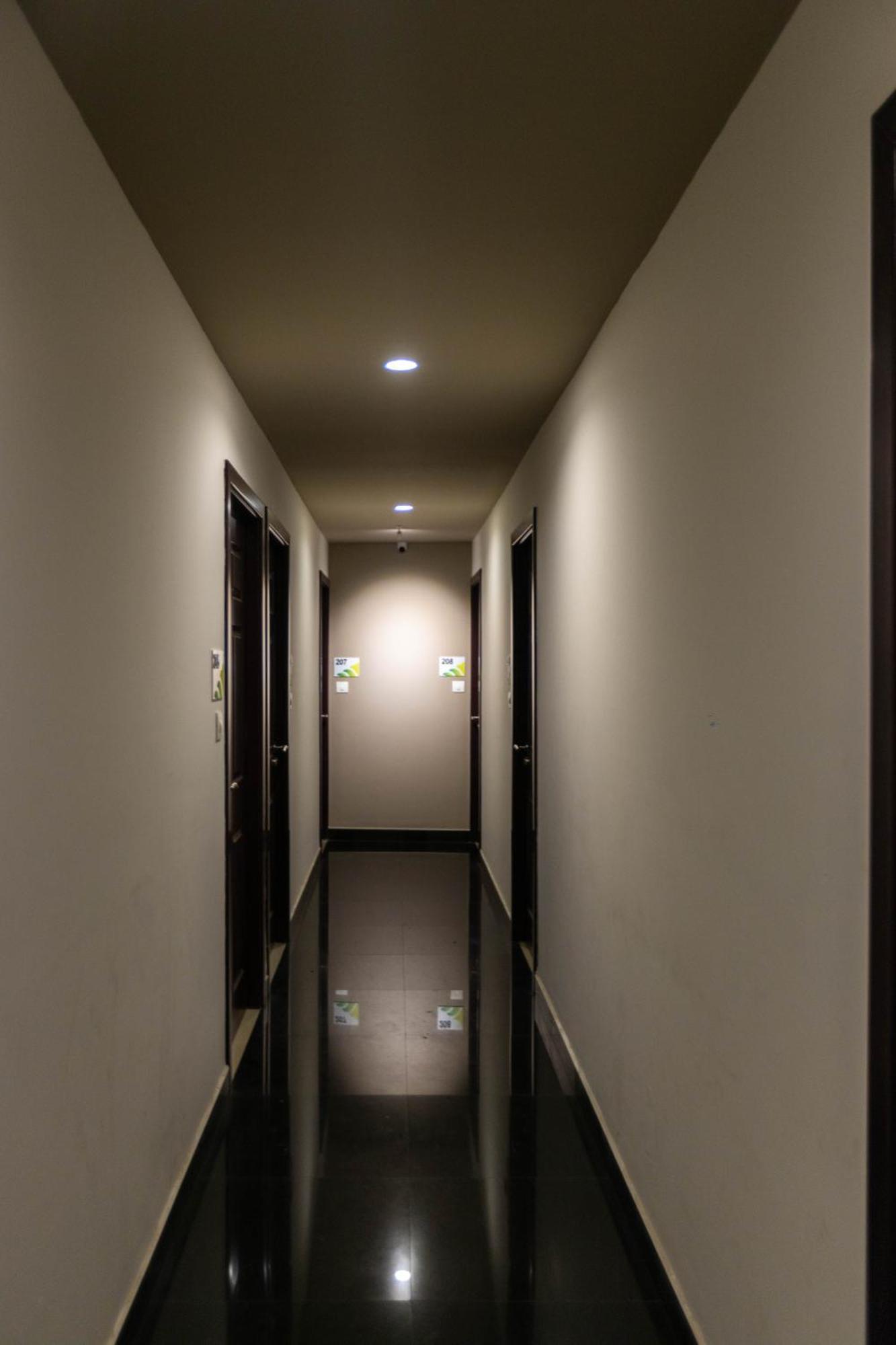 Aryaas Residency Nettoor Hotel Kochi