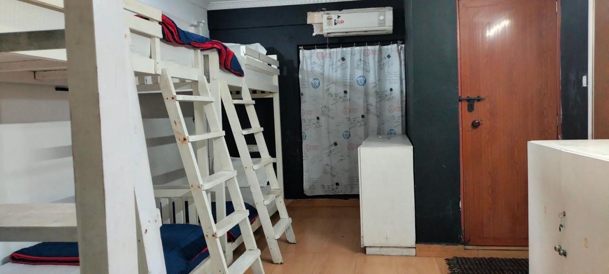 Xhostel Hostel *