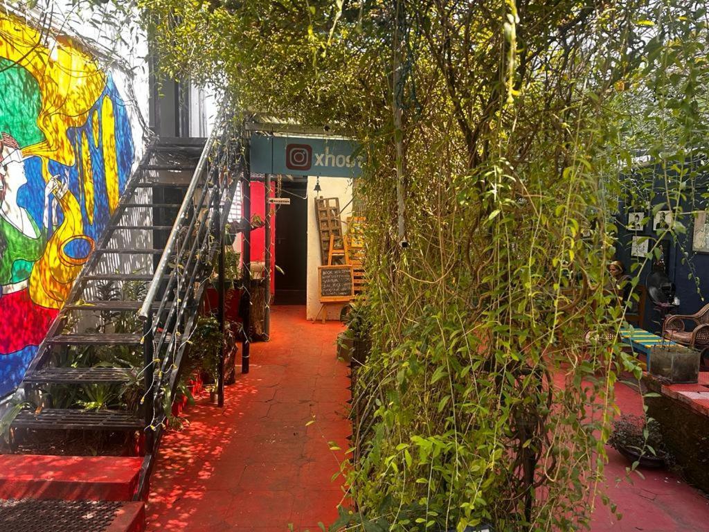 Xhostel