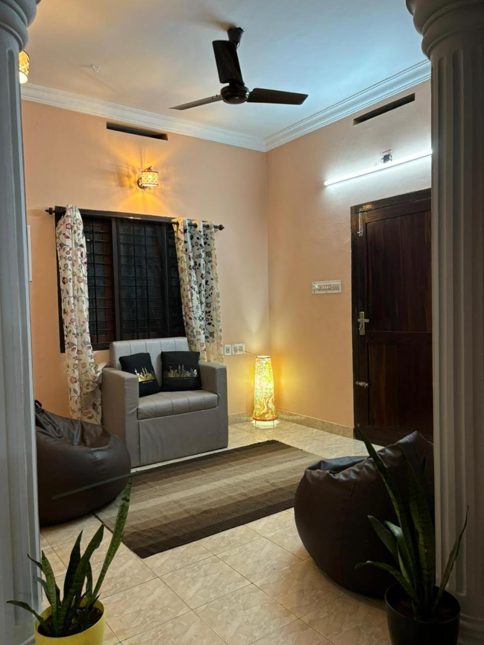 2bhk - Prime Location - Entire House Holiday home *