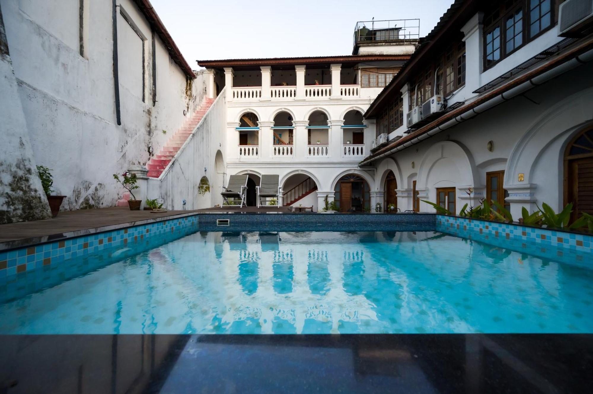Old Courtyard Hotel