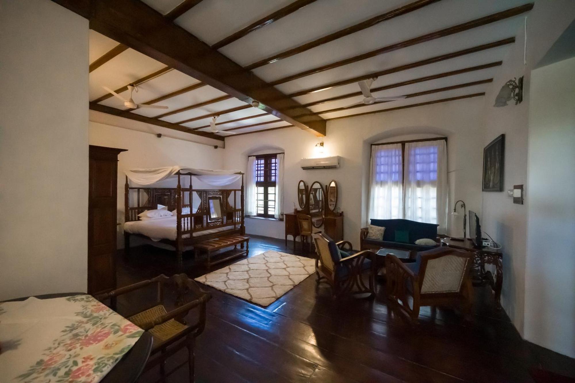 Old Courtyard 3*