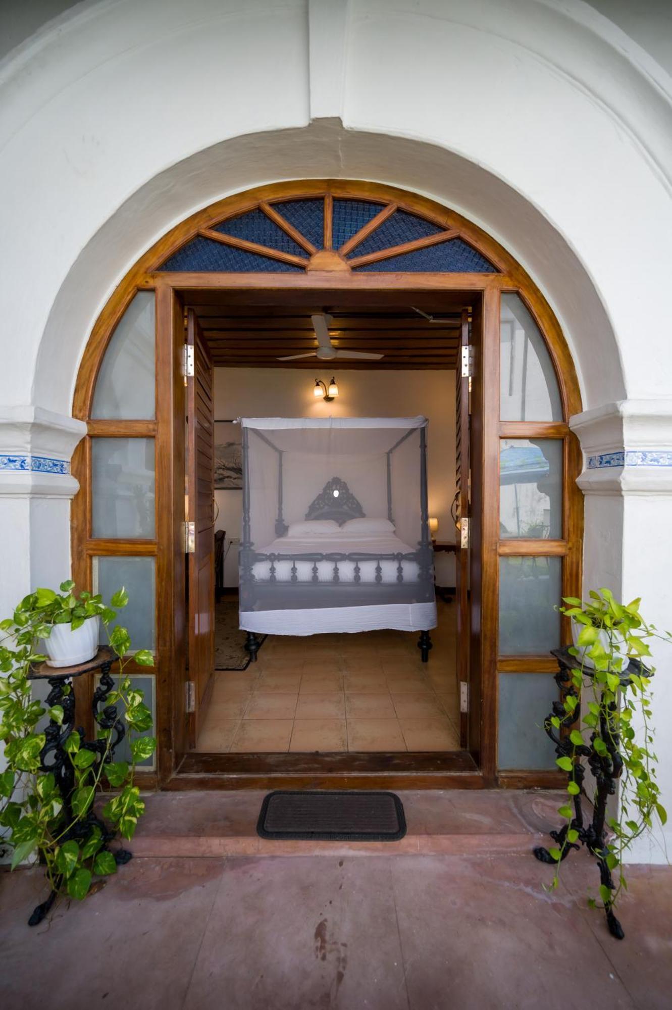 Old Courtyard Hotel