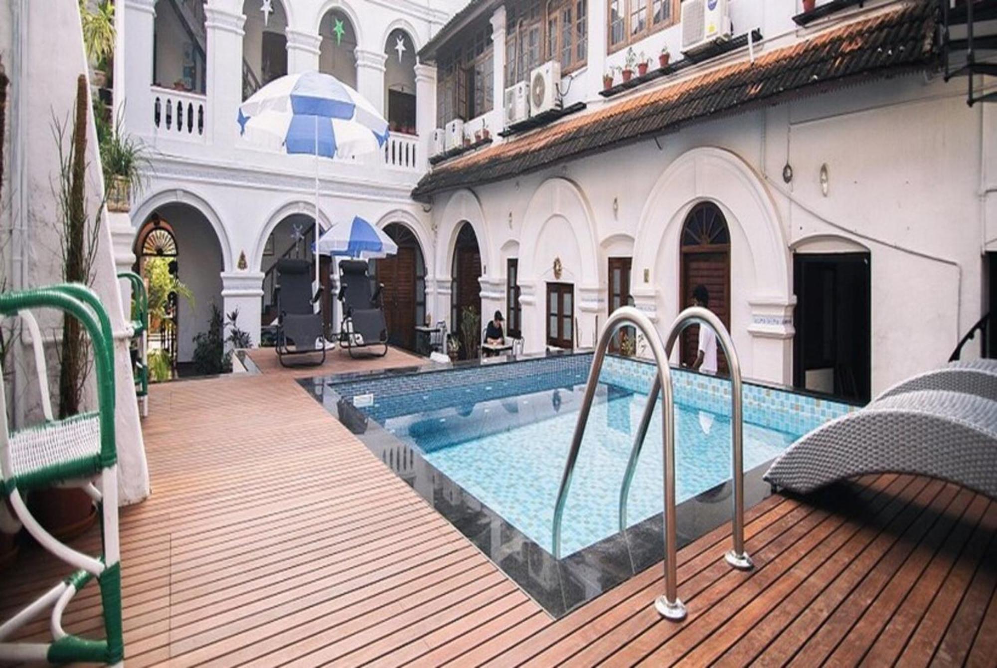 Old Courtyard Hotel 3*