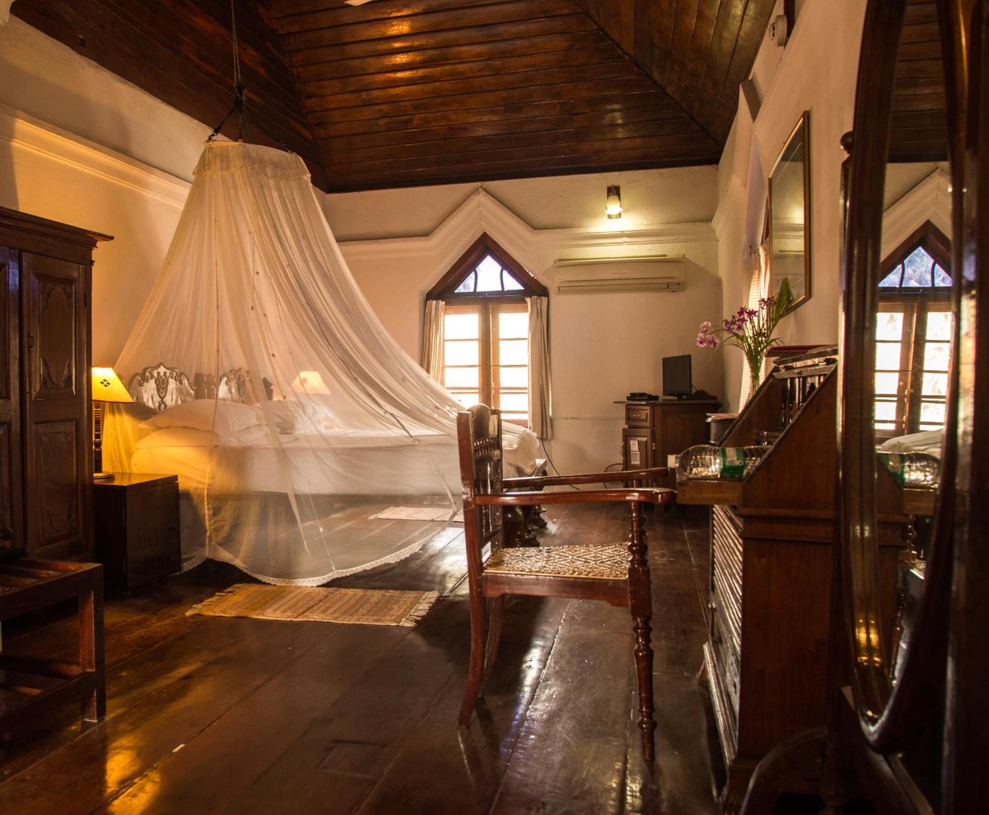 Old Courtyard Hotel