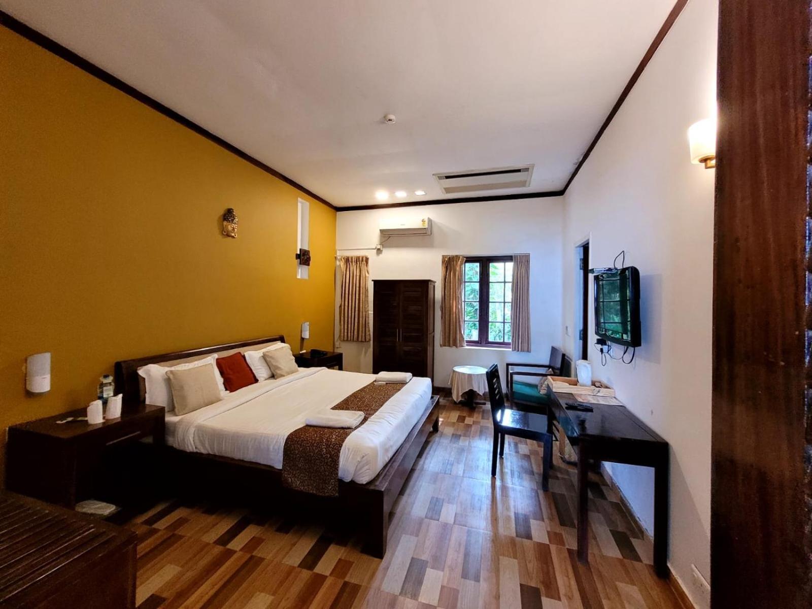 Old Lighthouse Bristow , 3* Kochi
