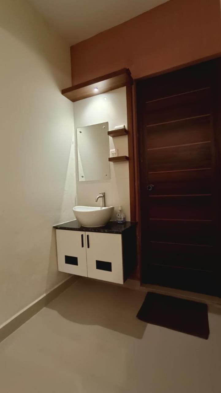 Platinum Airport Lounge Apartment Kochi