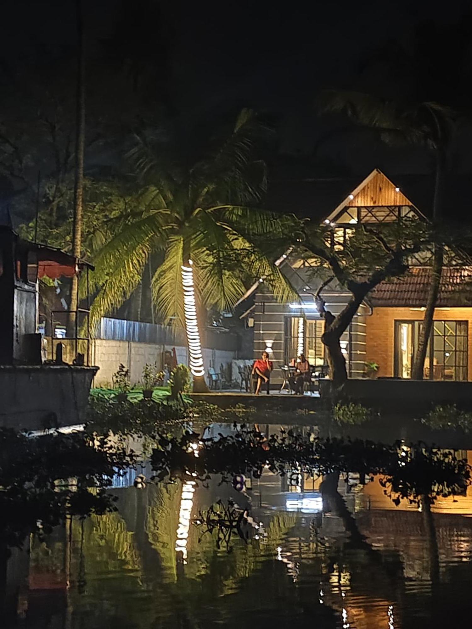 Marina Lounge Guest house Kochi