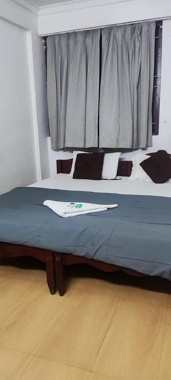 Xhostel Cochin *