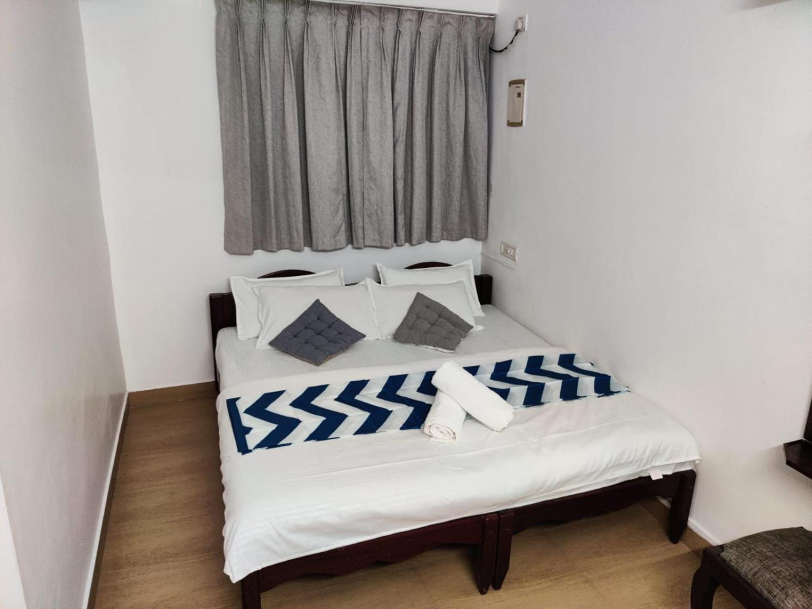 Xhostel Cochin Hostel *