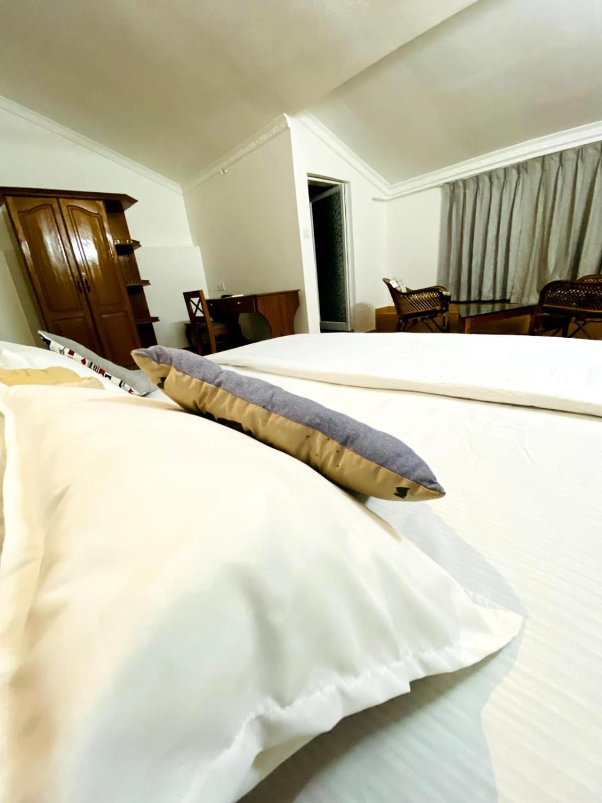Xhostel Cochin Hostel Kochi