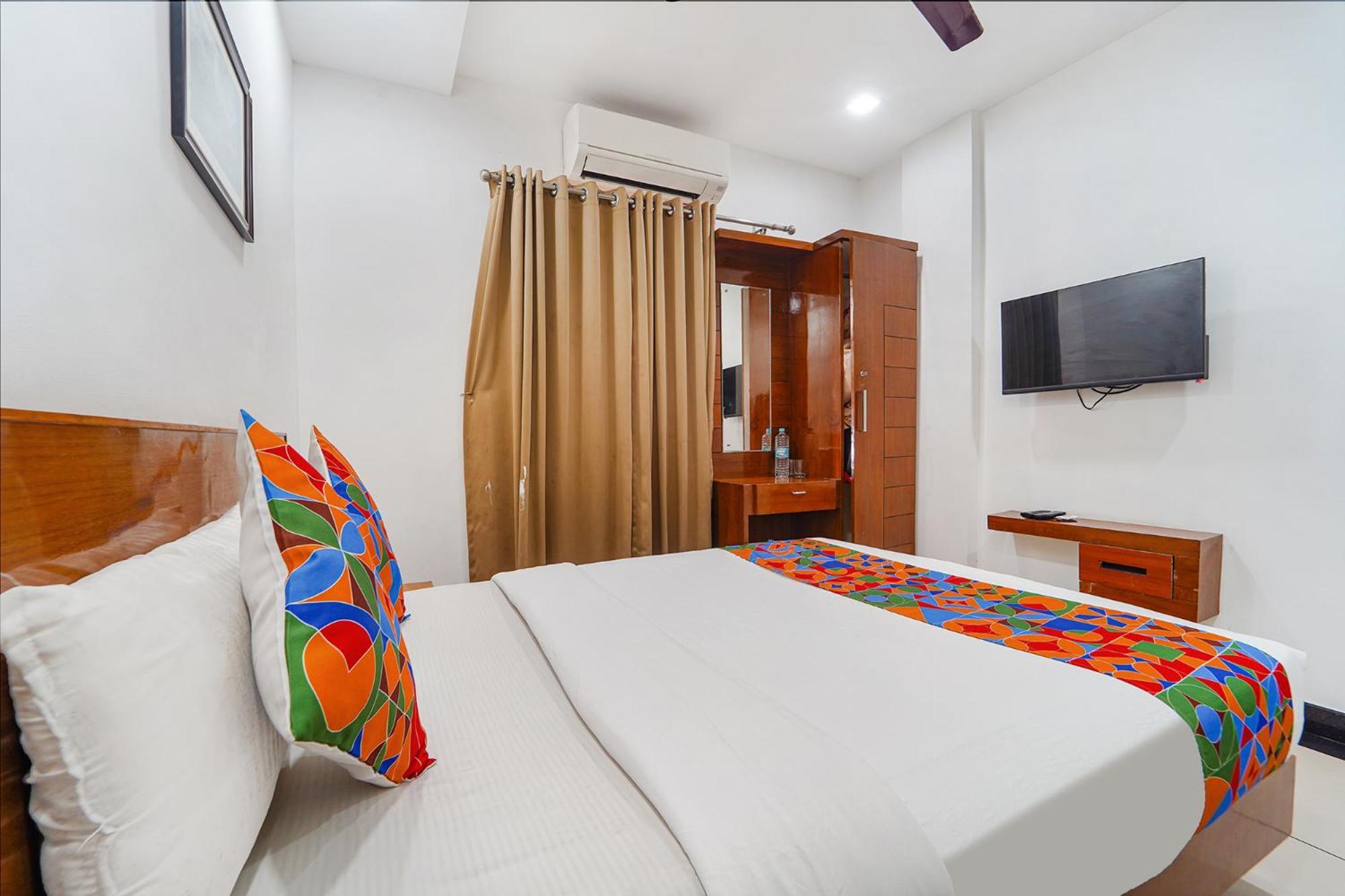 Fabhotel Stratford 3*