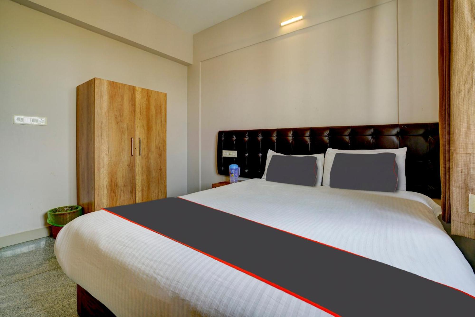 Super Collection O Premium Crystal Residency Hotel
