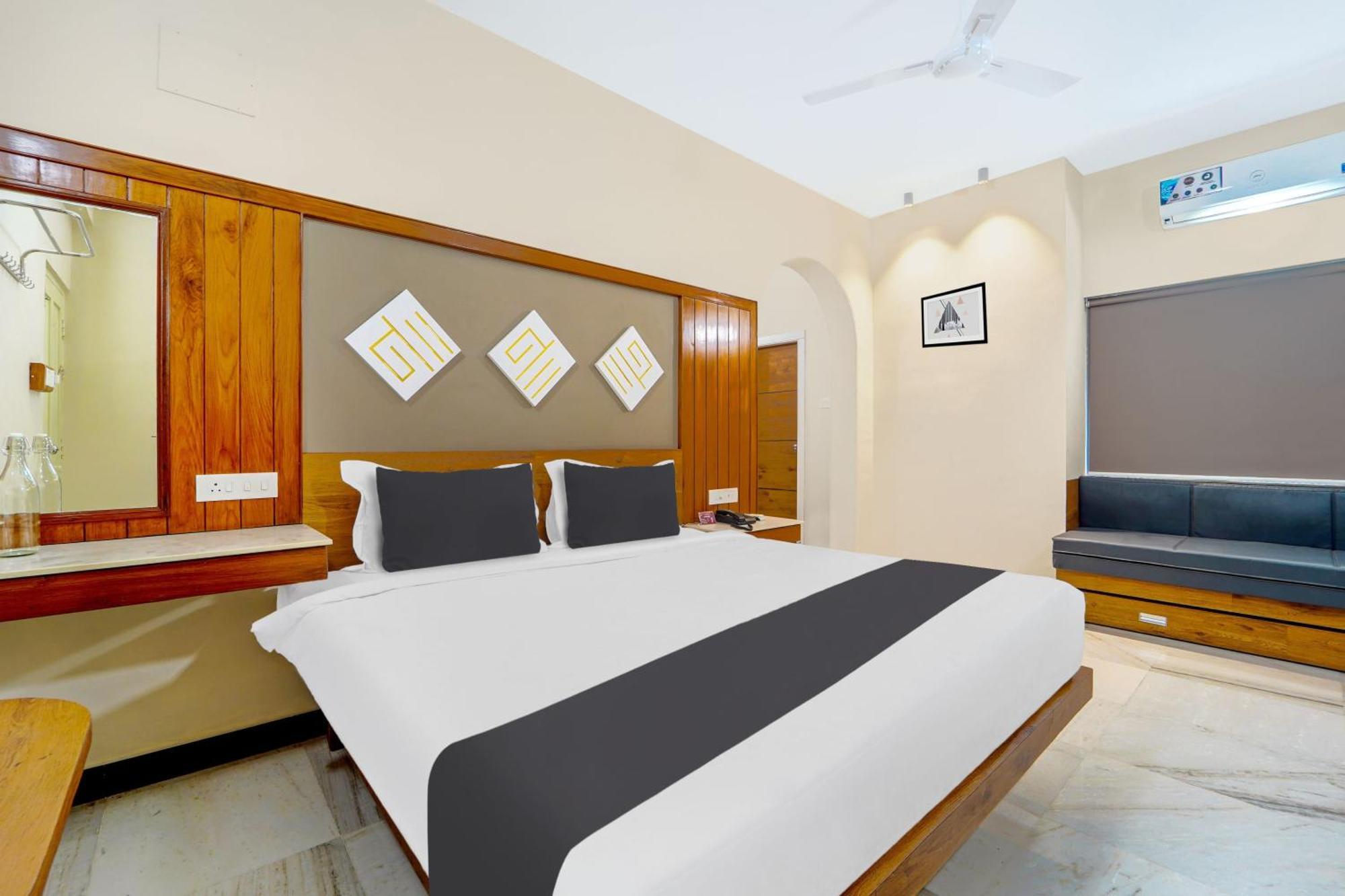 Super O Broadway Ernakulam Hotel