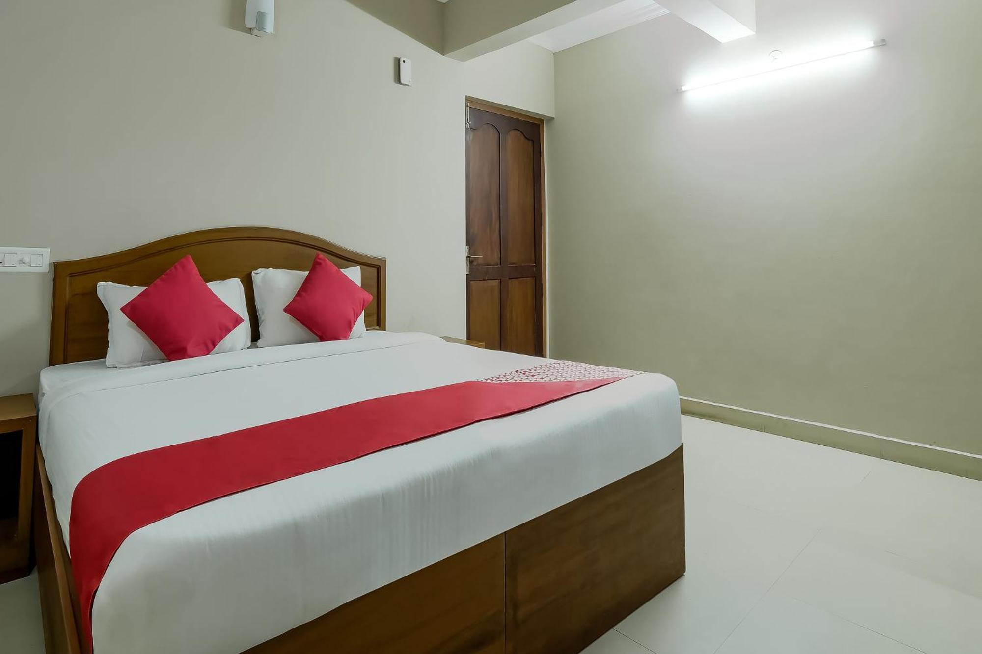 Collection O Kadavanthra Near South Railway Station Hotel 3*