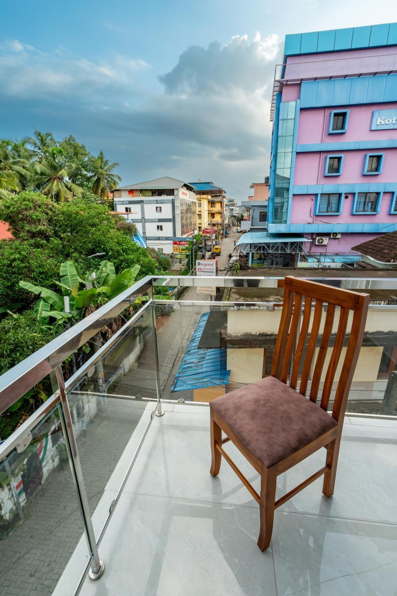 Hotel Grace Regency Kochi