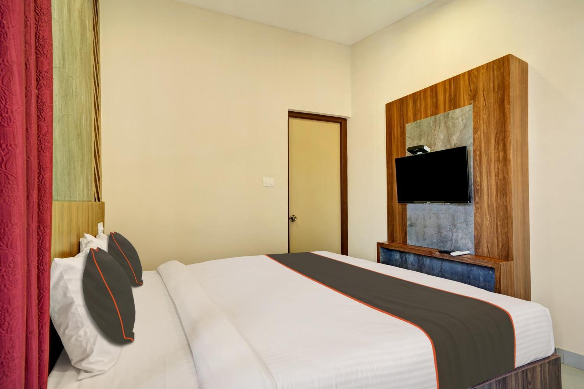 Gypsy Cusat Hotel 3*