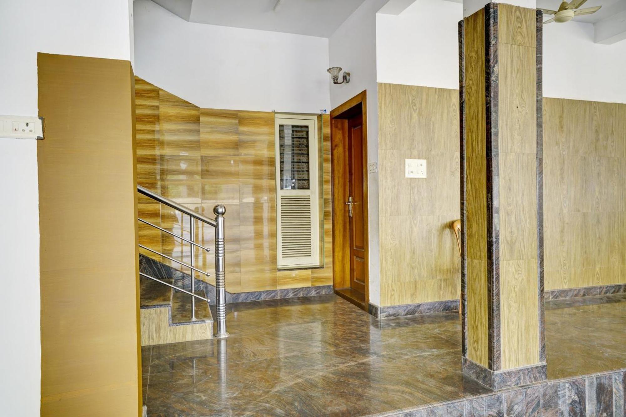 Hotel O High 5