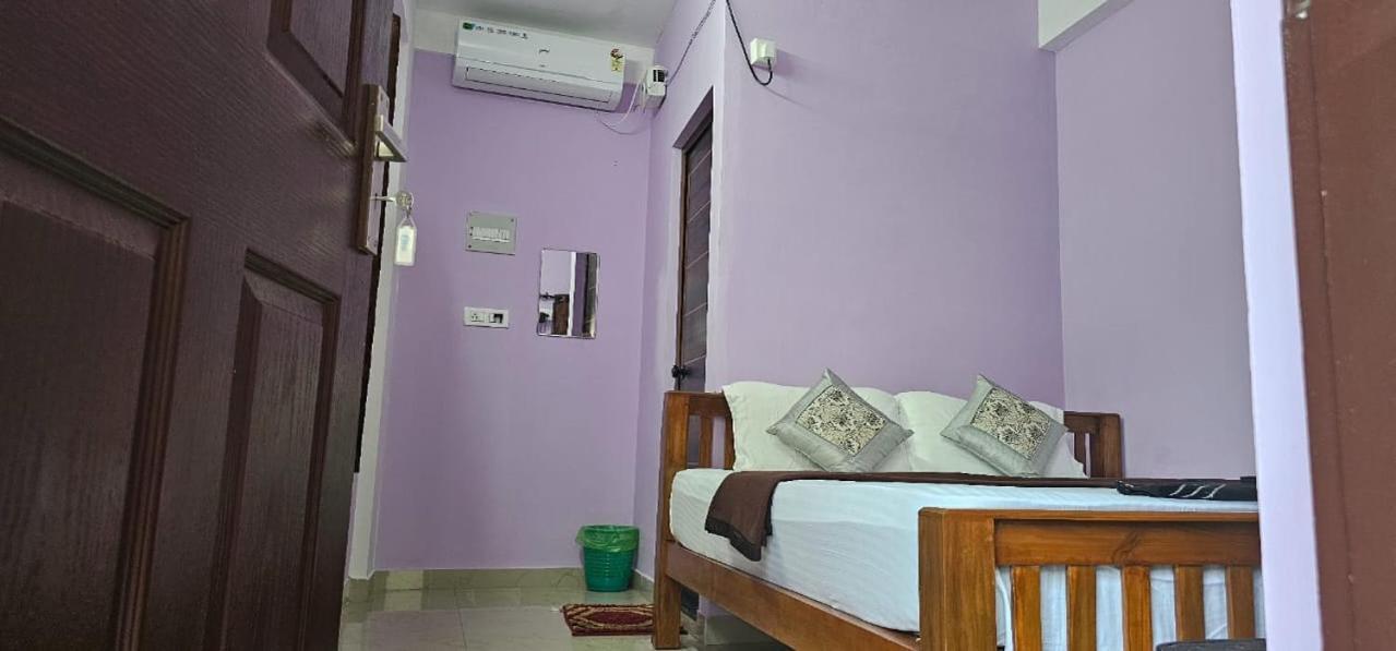 Siya Residency Hotel *