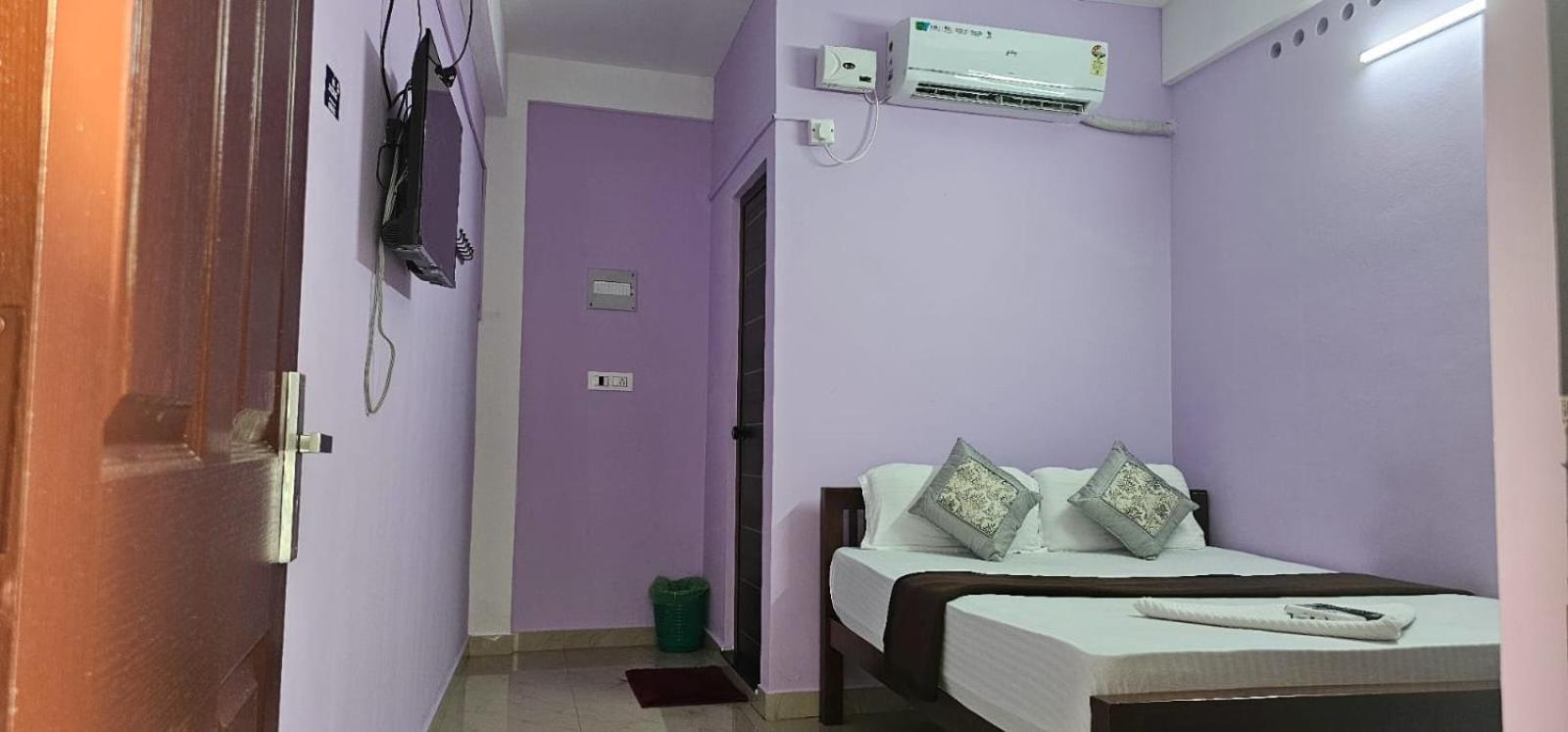 Siya Residency Hotel *