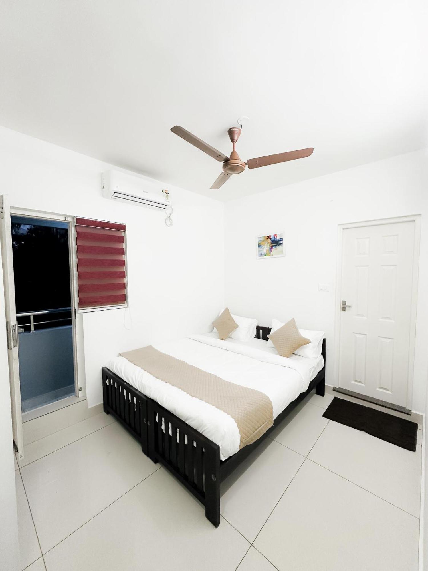 White House 3*
