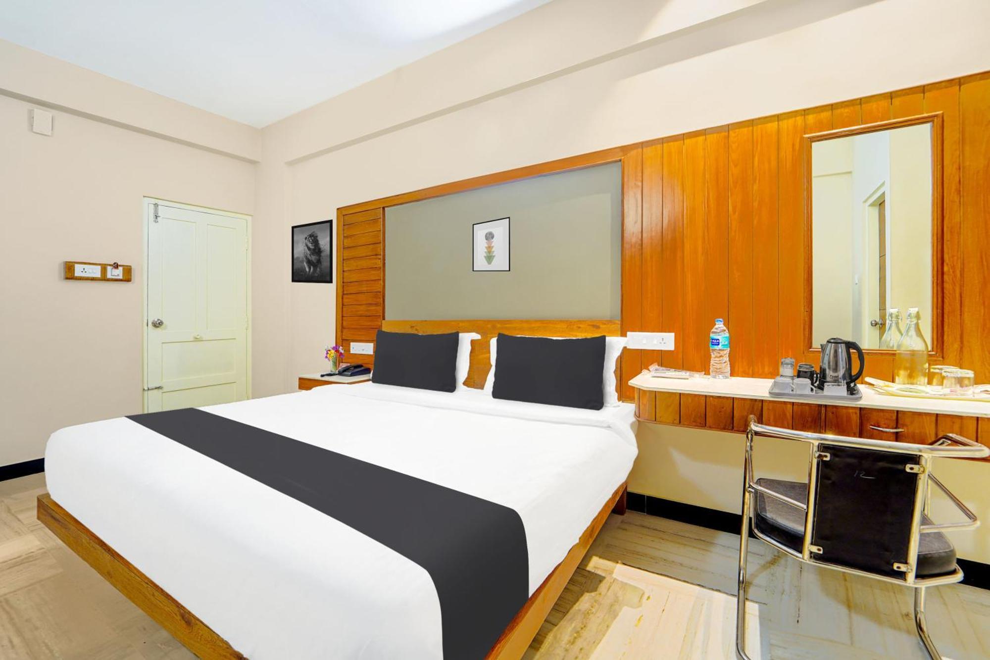 Super O Broadway Ernakulam Hotel